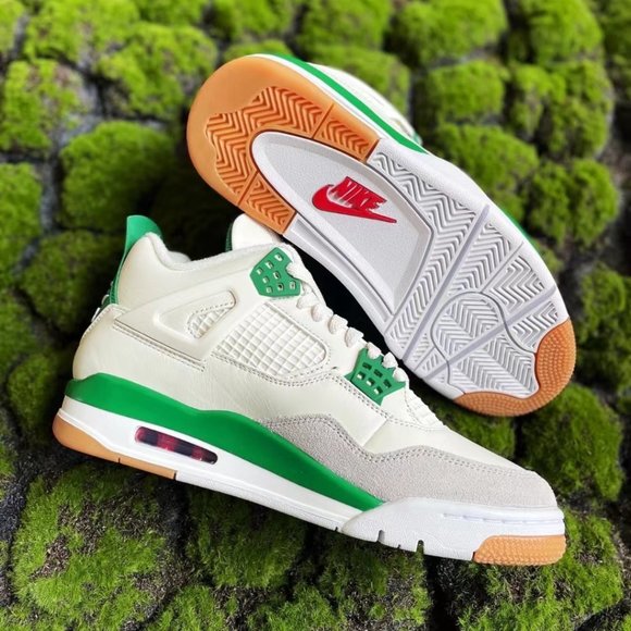 Jordan 4 Green and white main image 4